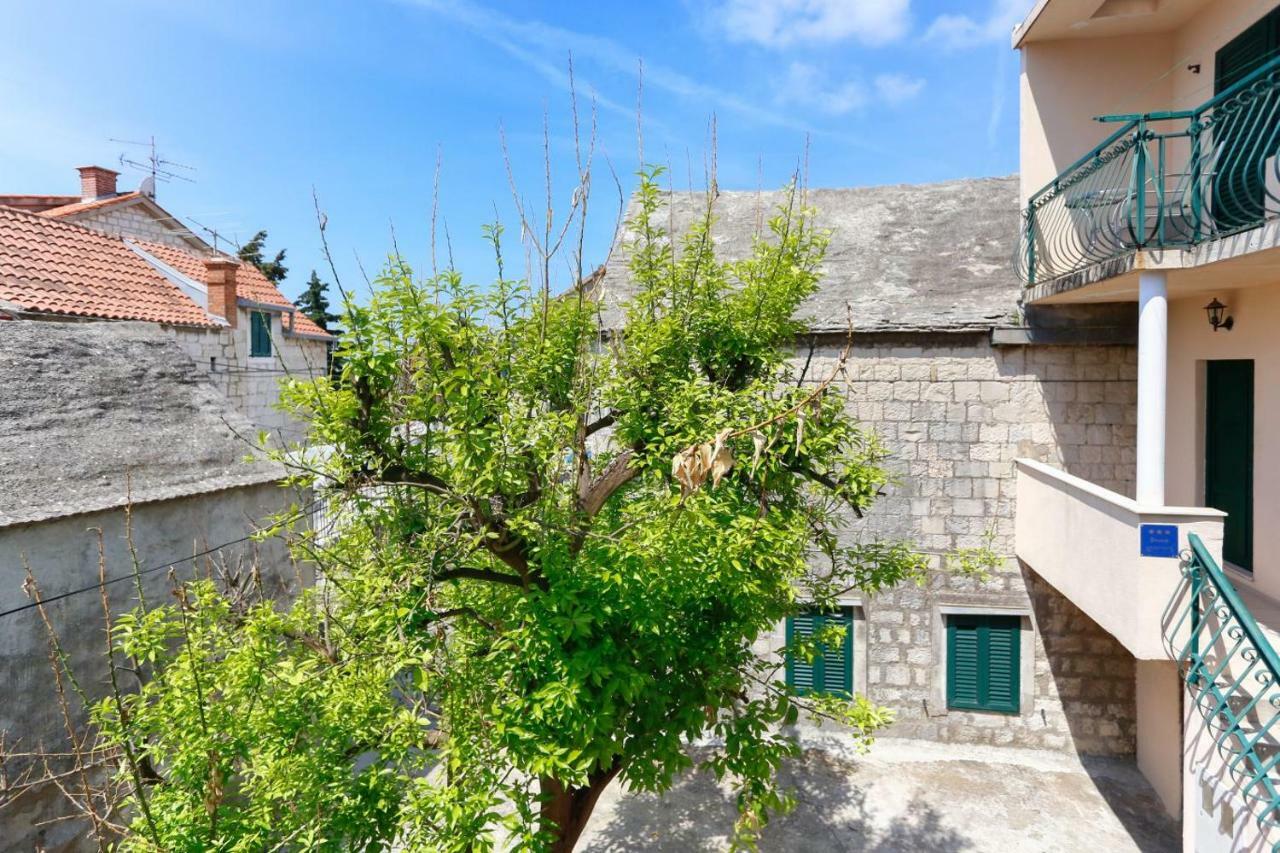 Apartments And Rooms Stone House Σπλιτ Εξωτερικό φωτογραφία