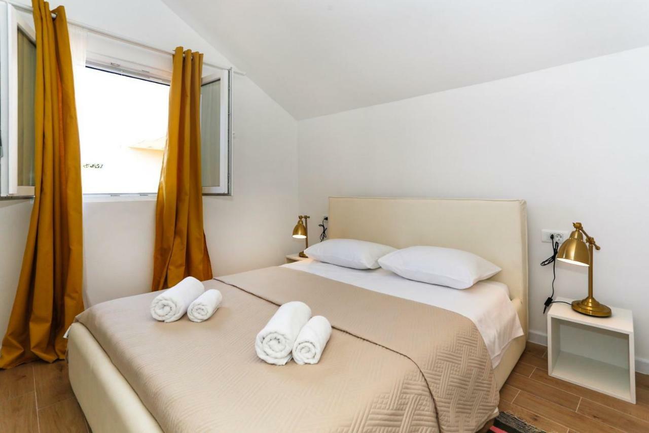 Apartments And Rooms Stone House Σπλιτ Εξωτερικό φωτογραφία